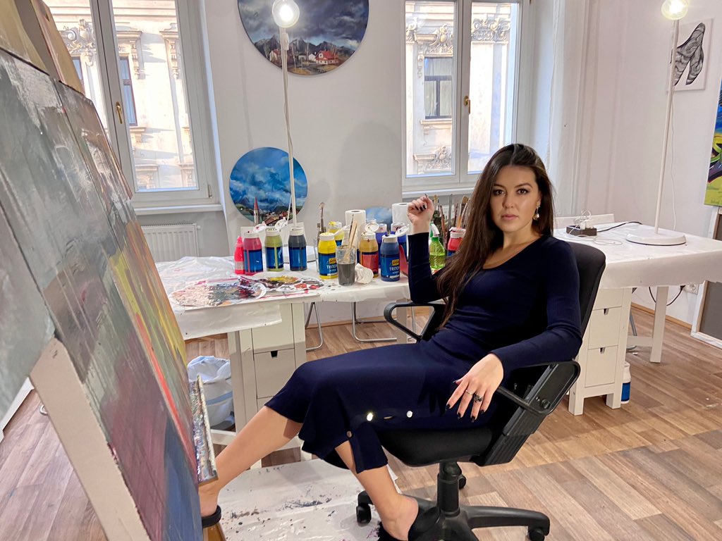 Good news from the start of the year 2024! 

We are happy to announce that DIANA HÖRTNAGL @dinara_hoertnagl_art has joined our residency program! 

More at haze.gallery