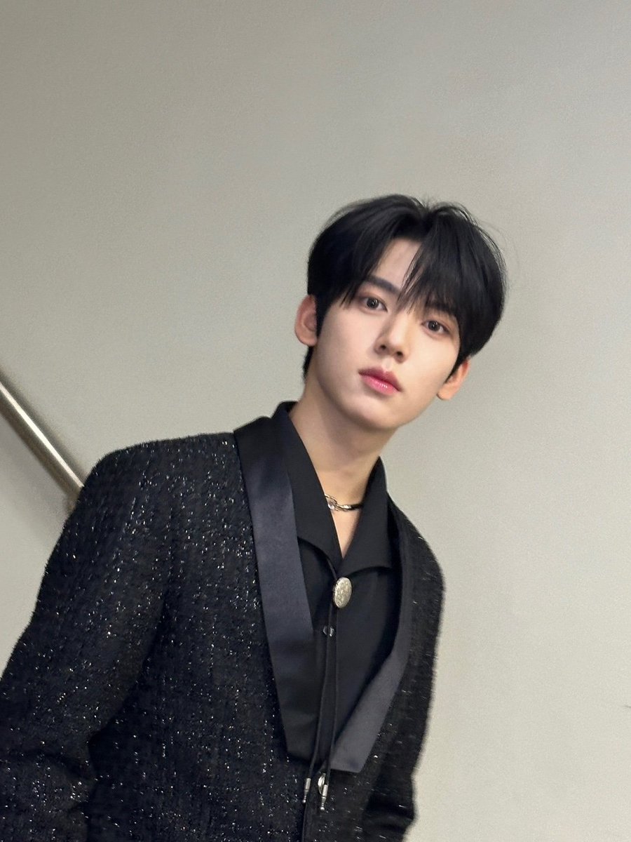 i2soukoku_'s tweet image. ⠀⠀⠀⠀ 
               坏  ࣪  ׅ ⊹ 𝐖e ɑre  =͟͟͞🎸 ࣪  ׅ ✩  𝑙𖦹𖦹𝚔in𝚐 𝚏or :

𝙻as 𝖗oc𝚔eritos bebés 𓊈 @00_mwheels 𓊉 están en búsqueda de su pequeña estrella perdida ★ #𝕐u͟j͟i͟n ★ que se les soltó de la manita. Solo pedimos actividad y compromiso en el grupo.