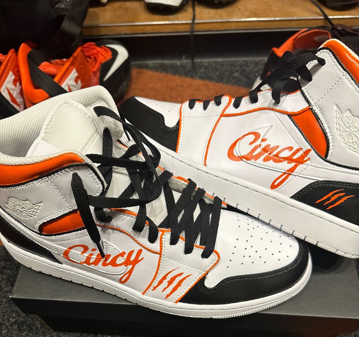 The Cincy Hat by Ted Karras (@cincyhat) on Twitter photo DOUBLE VOTE DAY GIVEAWAY
Custom <a href="/CincyHat/">The Cincy Hat by Ted Karras</a> Air Jordans!
We’ve partnered with <a href="/offtrackcustoms/">Brett Smith</a> to bring this amazing pair of custom painted Mid-Top Air Jordan 1s to life! Winner will get to choose shoe size.
RT this post and comment #WPMOYChallenge Karras to enter! Who Dey! DOUBLE VOTE DAY GIVEAWAY
Custom <a href="/CincyHat/">The Cincy Hat by Ted Karras</a> Air Jordans!
We’ve partnered with <a href="/offtrackcustoms/">Brett Smith</a> to bring this amazing pair of custom painted Mid-Top Air Jordan 1s to life! Winner will get to choose shoe size.
RT this post and comment #WPMOYChallenge Karras to enter! Who Dey!