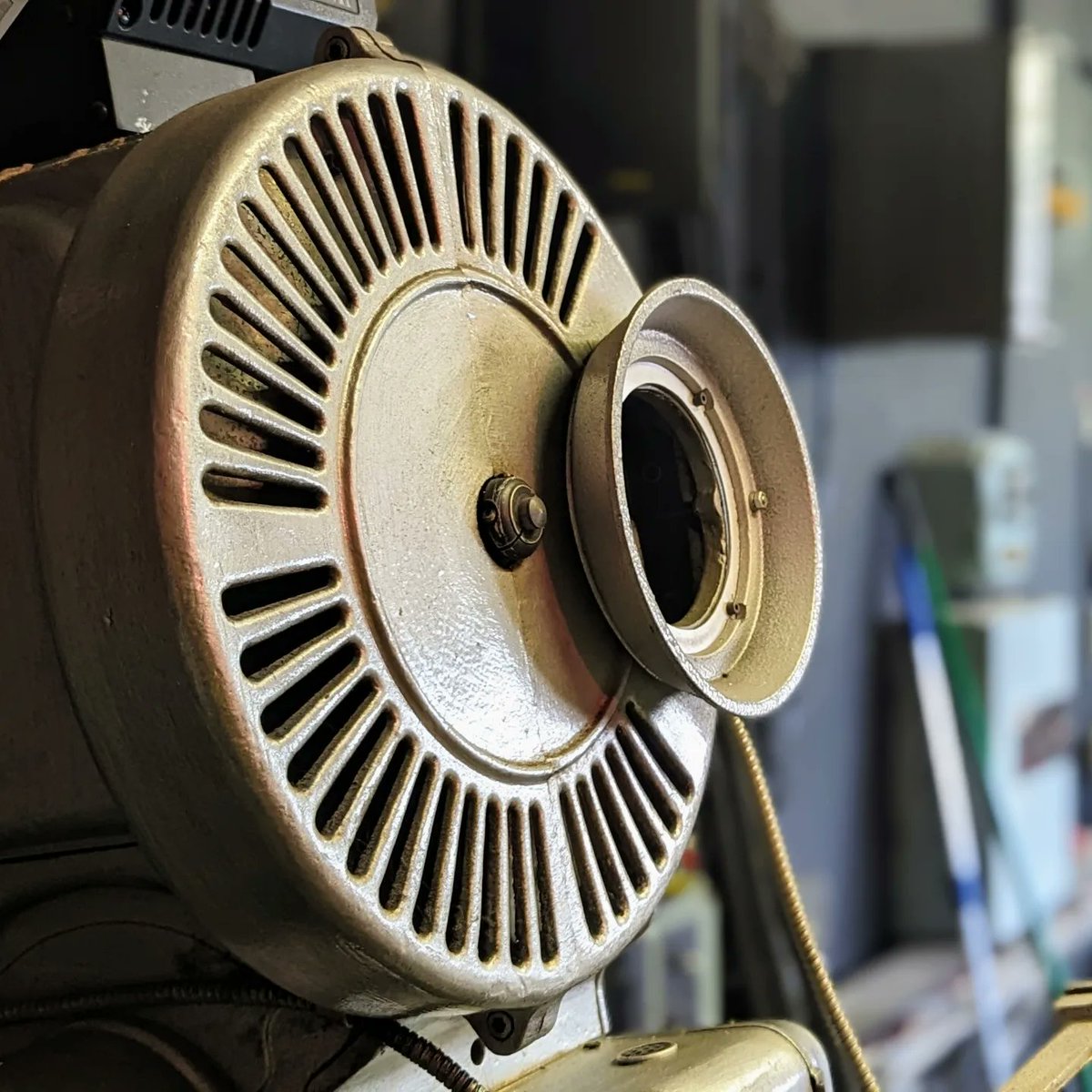 FotBroadwayP's tweet photo. 🎥 From the Allanpark to the Broadway!

Preserving Stirling's cinema history and bringing machines that entertained generations back to life for generations to come.

Their spark reignited, their spirit restored! ✨ https://t.co/ezKENum0BR