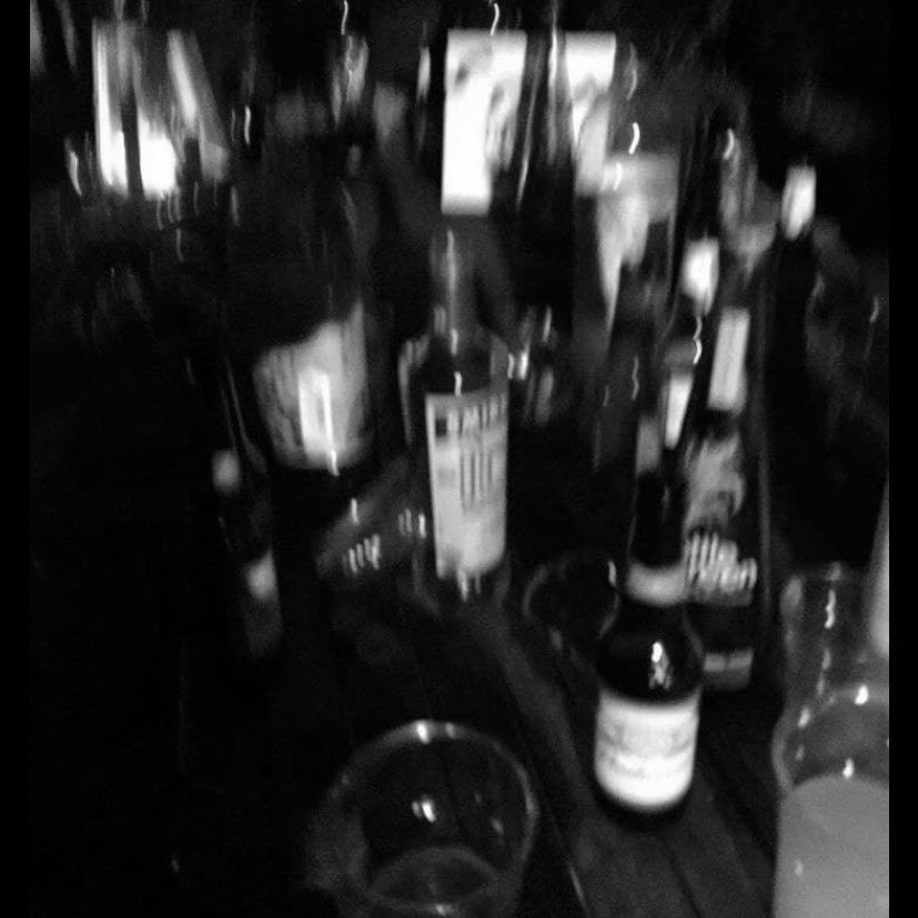 ебучая праздность оседает приторностью на языке, сблевать охота.