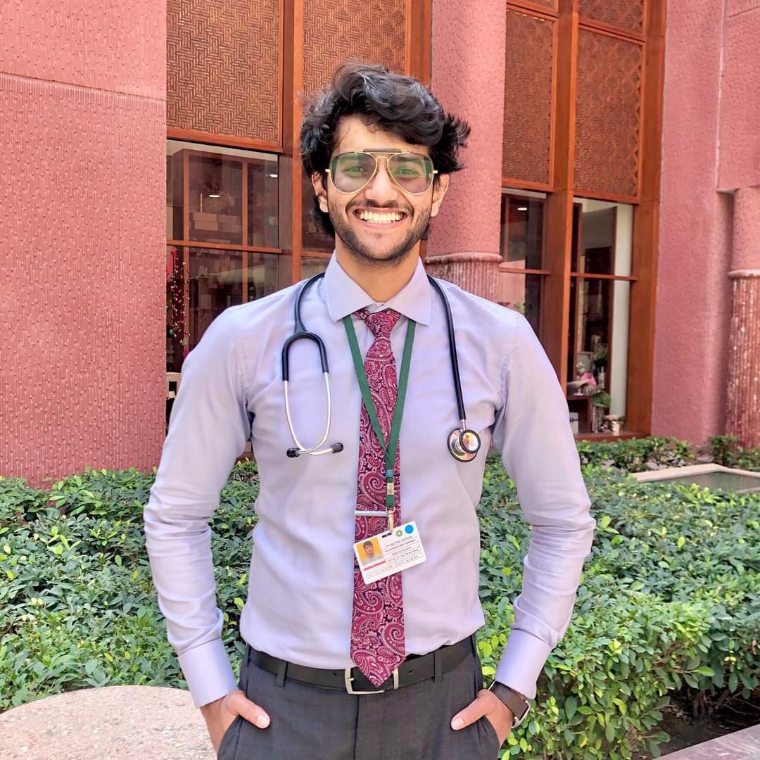 mbh3112's tweet photo. The past 5 years at AKU—a rollercoaster of laughter, tears, celebration, and study—culminated in us becoming doctors last week. Grateful to my family, AKU faculty, and friends for unwavering support through this milestone! @AKUGlobal https://t.co/dUrZ6KnE9j