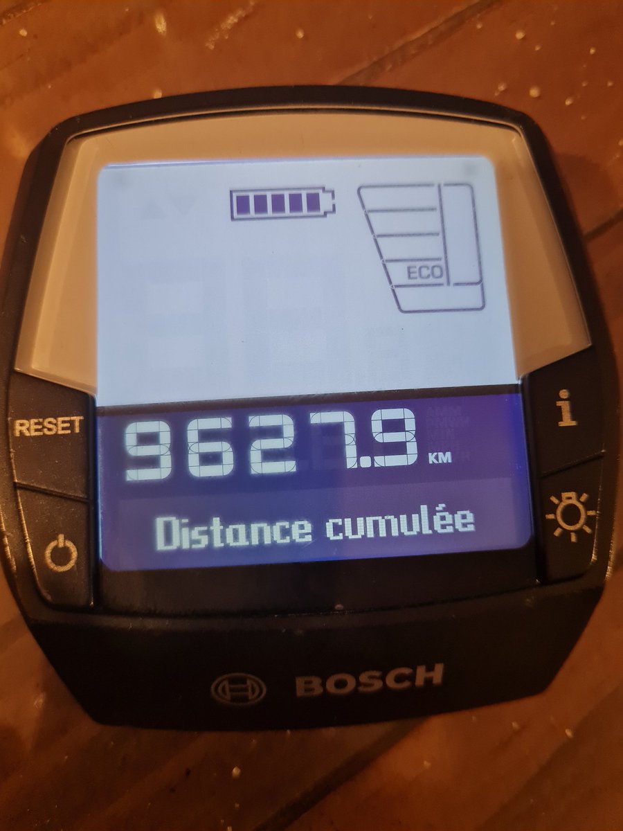 ludovelododo's tweet photo. Bilan vélo de 2023. J'ai parcouru 4188km (minimum) de #velotaf, #velut et #velorando (1243km avec le vélo et 2945km avec le vélocargo).
Le retour du trajet nounou m'a fait parcourir plus de km.
Pour 2024 le velocargo passera le palier des 10 000km 😱 https://t.co/8nYjKKbjlG