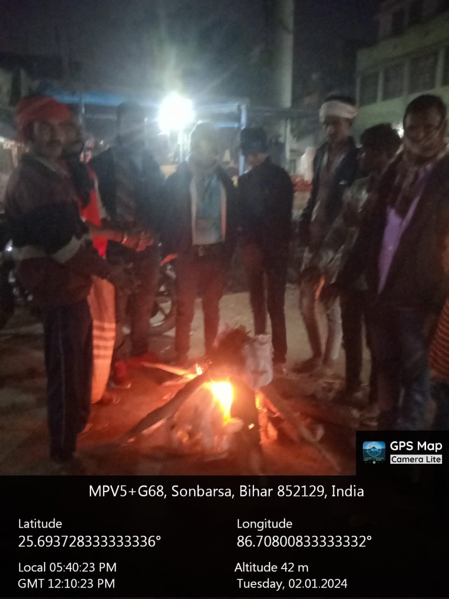 Nagarsonbarsha's tweet photo. माननीय मुख्य पार्षद के न��र्देश पर शीतलहर के प्रकोप को देखते हुए नगर प्रशासन, सोनवर्षा के द्वारा नगर पंचायत  स्थित विभिन्न जगहों पर अलाव की व्यवस्था की गई ।
@WhyManish
@UDHDBIHAR @SaharsaDm
@ndmaindia
 #UDHDBIHAR https://t.co/cS2iufOyBr