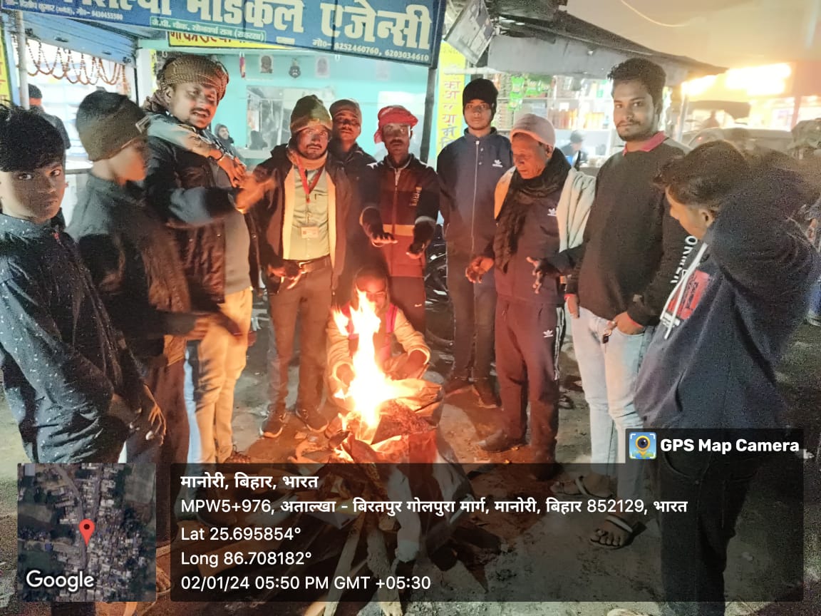 Nagarsonbarsha's tweet photo. माननीय मुख्य पार्षद के न��र्देश पर शीतलहर के प्रकोप को देखते हुए नगर प्रशासन, सोनवर्षा के द्वारा नगर पंचायत  स्थित विभिन्न जगहों पर अलाव की व्यवस्था की गई ।
@WhyManish
@UDHDBIHAR @SaharsaDm
@ndmaindia
 #UDHDBIHAR https://t.co/cS2iufOyBr