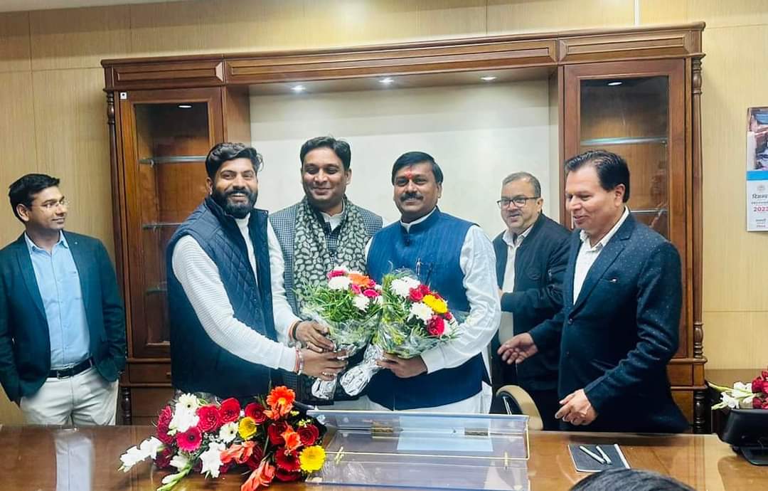 आज वल्लभ भवन मंत्रालय भोपाल में प्रिय साथी एवं जबेरा विधायक राज्यमंत्री (स्वतंत्र प्रभार) श्री @dharmendra_st जी के संस्कृति पर्यटन, धार्मिक न्यास ,धर्मस्य विभाग के पद भार ग्रहण उपरांत शुभकामनाएं प्रेषित की ।
<a href="/narendramodi/">Narendra Modi</a>
<a href="/JPNadda/">Jagat Prakash Nadda</a> <a href="/AmitShah/">Amit Shah</a> <a href="/shivprakashbjp/">Shivprakash</a> <a href="/DrMohanYadav51/">Dr Mohan Yadav</a>