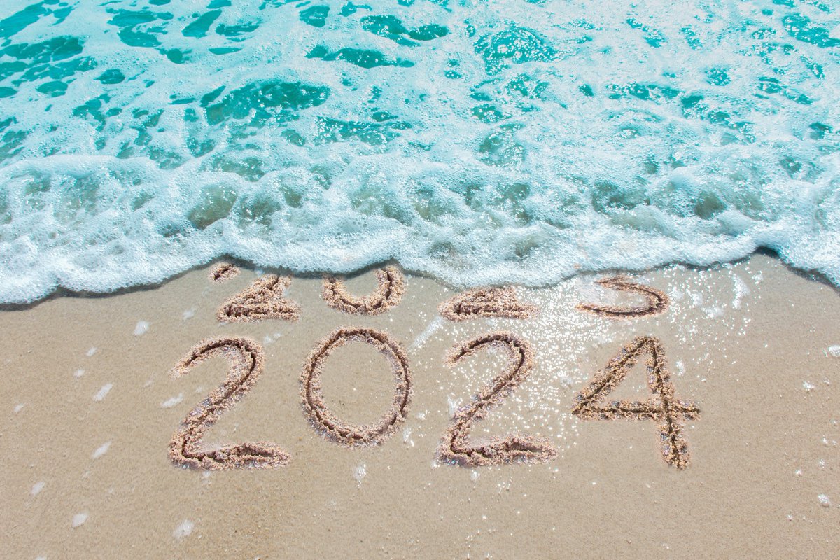 A very Happy New Year to you all! Cheers to building upon last year's successes and creating a great year ahead.
 #malaga #costadelsol #relocation #moveabroad #newlife #goldenvisa #goldenvisaspain #digitalnomad #lovelife #livelife #movingtomalaga