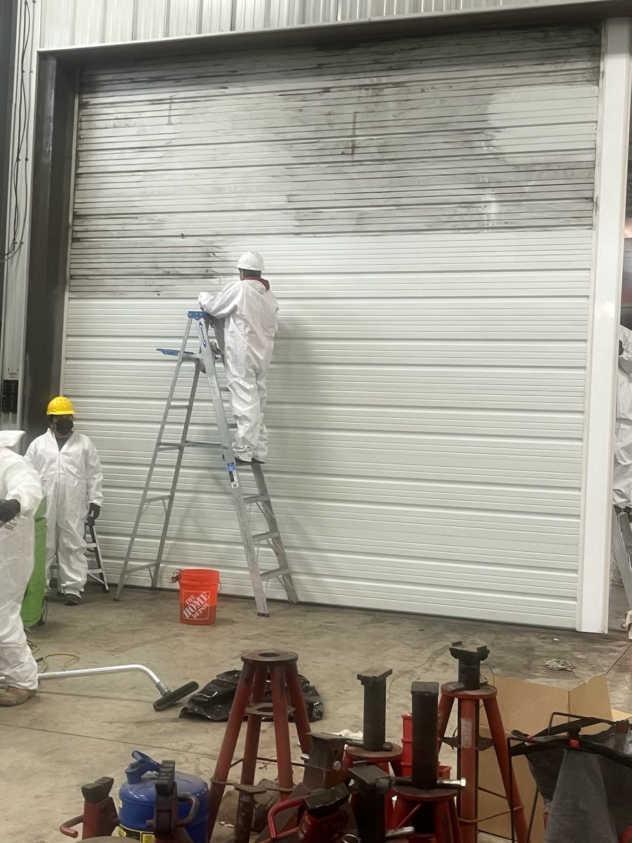 servprolexky's tweet photo. Our team has been working hard on this #largeloss. Check out these before and after pictures of their progress! #beforeandafter #likeitneverevenhappened #SERVPRO #alwaysheretohelp https://t.co/nktL8zzNy7