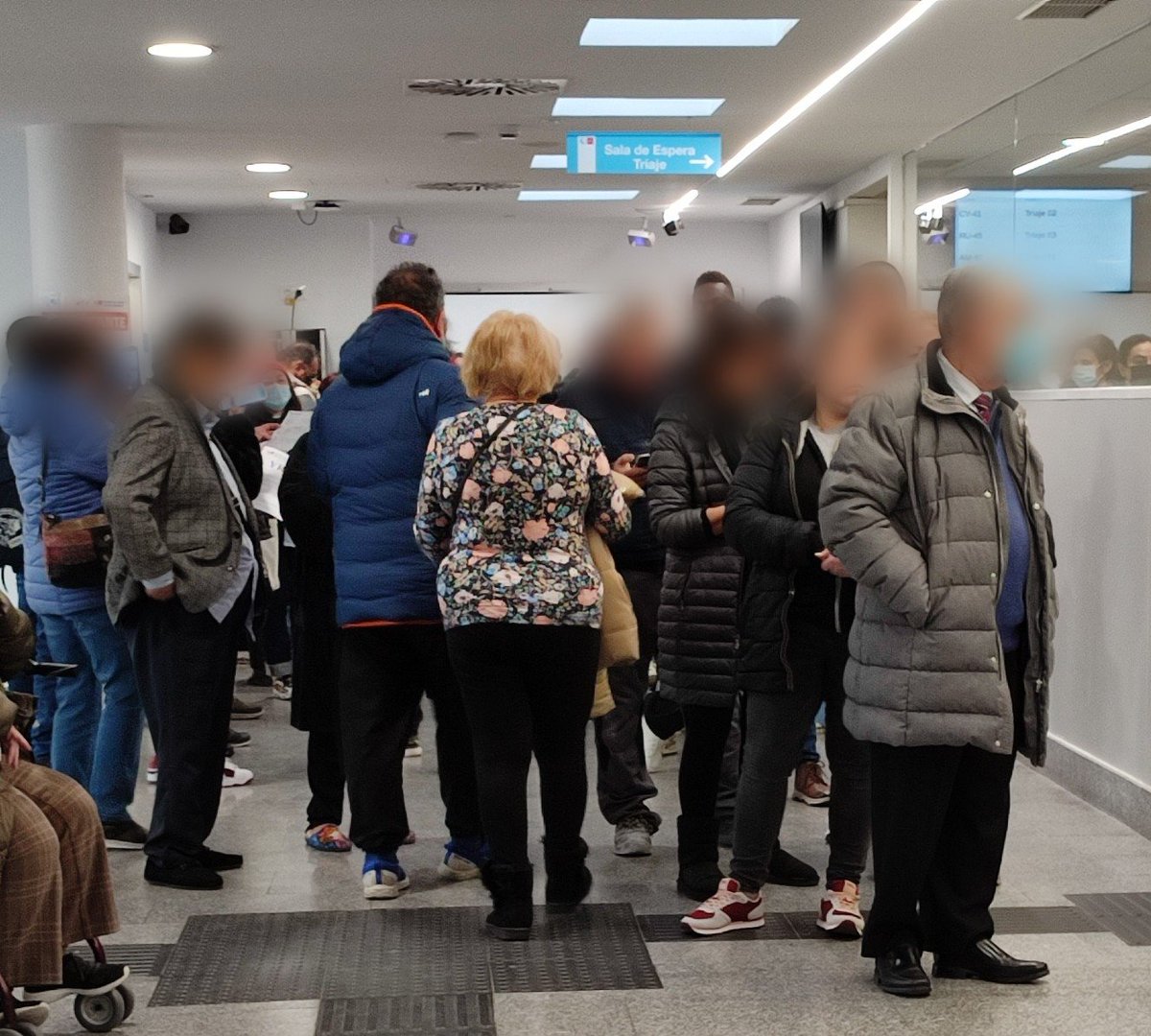 Mats12oct's tweet photo. !!!URGENCIAS COLAPSADAS!!!
Hospital 12 de Octubre, ahora mismo con 258 personas...
Y colas fuera esperando ser atendidas... https://t.co/7C586ErdIp