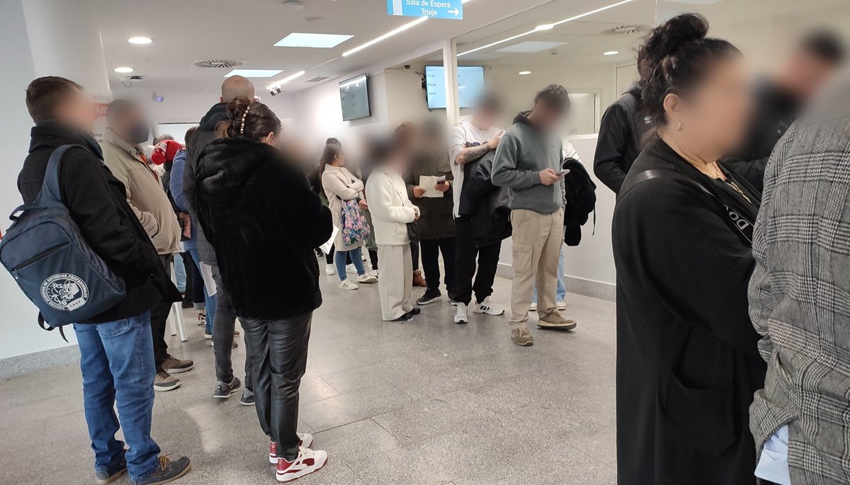 Mats12oct's tweet photo. !!!URGENCIAS COLAPSADAS!!!
Hospital 12 de Octubre, ahora mismo con 258 personas...
Y colas fuera esperando ser atendidas... https://t.co/7C586ErdIp