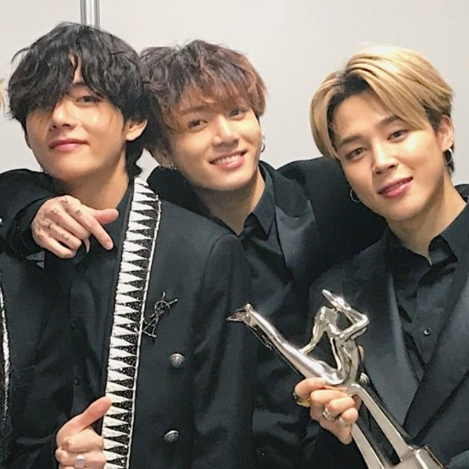 sevenrchive's tweet photo. JIMIN, TAEHYUNG and JUNGKOOK HAVE ALL WON the Main Prize "Bonsang" at the 33rd Seoul Music Awards!

CONGRATULATIONS JIMIN
CONGRATULATIONS TAEHYUNG
CONGRATULATIONS JUNGKOOK https://t.co/08Hulg1ZA4