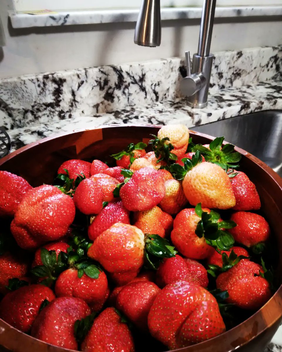 De2Media's tweet photo. Making 🍓 Strawberry Jam https://t.co/Ti9ylEWWrf
