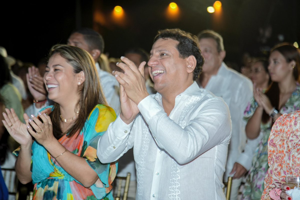 JorgeAgudeloA's tweet photo. Celebramos la posesión del nuevo Gobernador del Magdalena, @mrafael70, quien le dará continuidad a las banderas del cambio con resultados.

Hoy se demuestra que el  trabajo que inició @carlosecaicedo, está en buenas manos, para seguir aportando al crecimiento, desarrollo y mejoramiento del nivel de vida de los ciudadanos de nuestro departamento.

 ¡El cambio sigue y ahora con más fuerza!