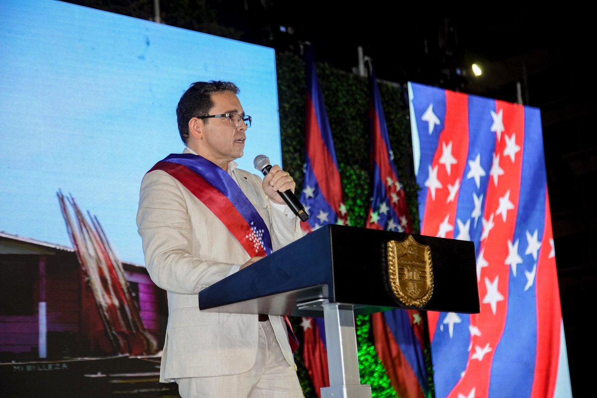 JorgeAgudeloA's tweet photo. Celebramos la posesión del nuevo Gobernador del Magdalena, @mrafael70, quien le dará continuidad a las banderas del cambio con resultados.

Hoy se demuestra que el  trabajo que inició @carlosecaicedo, está en buenas manos, para seguir aportando al crecimiento, desarrollo y mejoramiento del nivel de vida de los ciudadanos de nuestro departamento.

 ¡El cambio sigue y ahora con más fuerza!