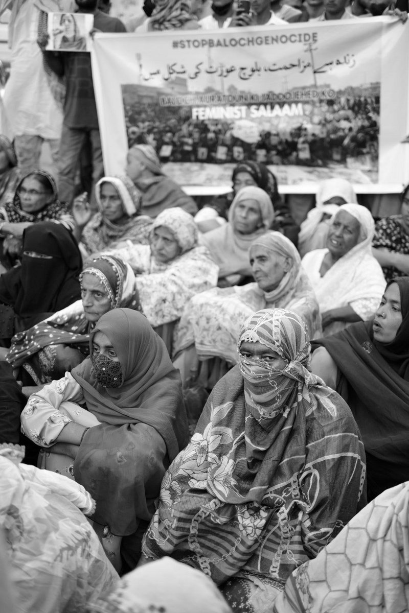 mmatalpur's tweet photo. #BalochProtests are 'Crash Courses' teaching Resistance to tyranny and showing what Dedication, Commitment, Resilience, Political Acumen and Courage under Fire mean.
These qualities terrify those in power and then they start spitting venom against Baloch and their Supporters. https://t.co/rgJ6Za2n1l
