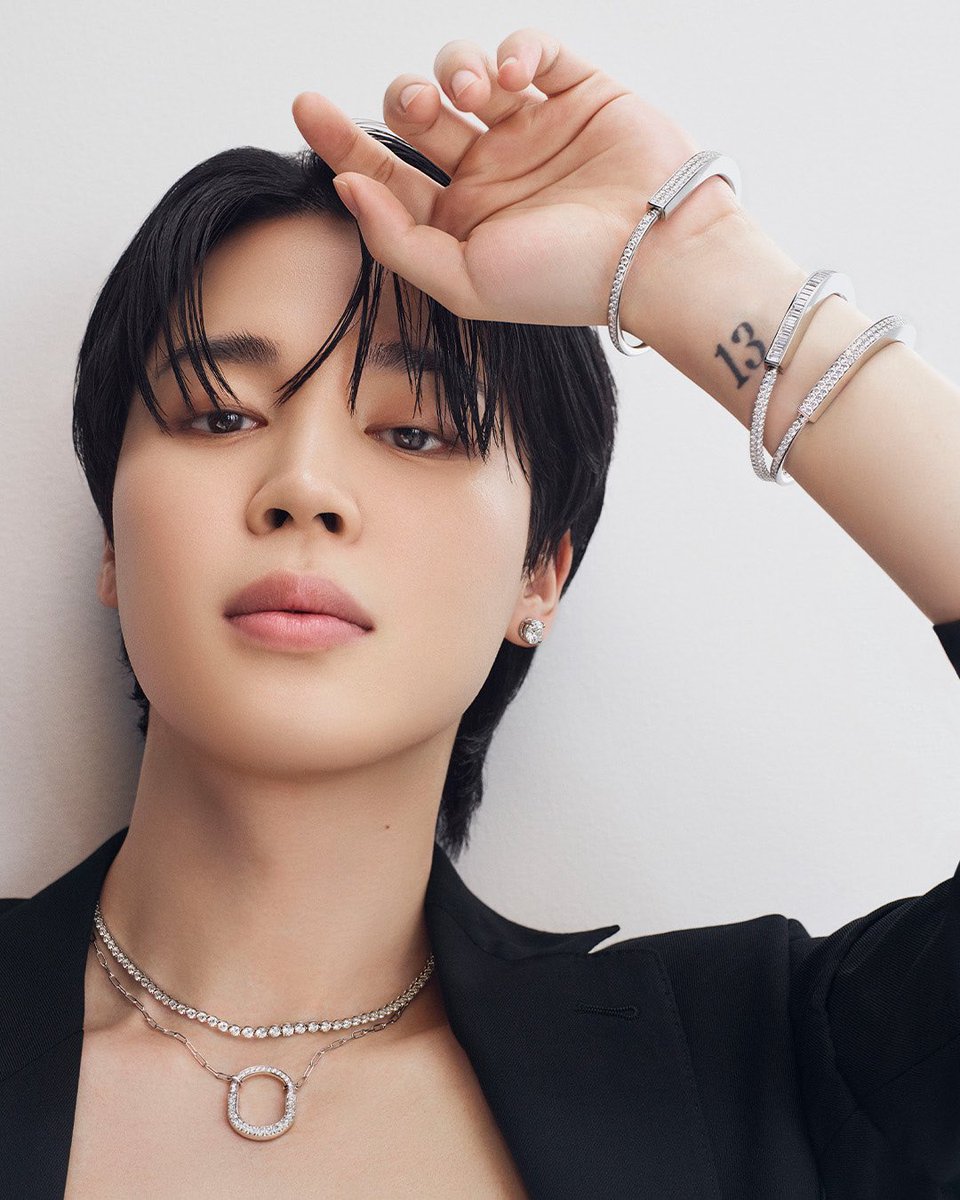 JiminGlobal's tweet photo. Jimin won Main Prize (Bonsang) at the 33rd Seoul Music Awards! 🏆 

CONGRATULATIONS JIMIN 👏🏼 

OUR JIMIN WON AN AWARD 
PROUD OF YOU JIMIN https://t.co/MdLTDSNOq9