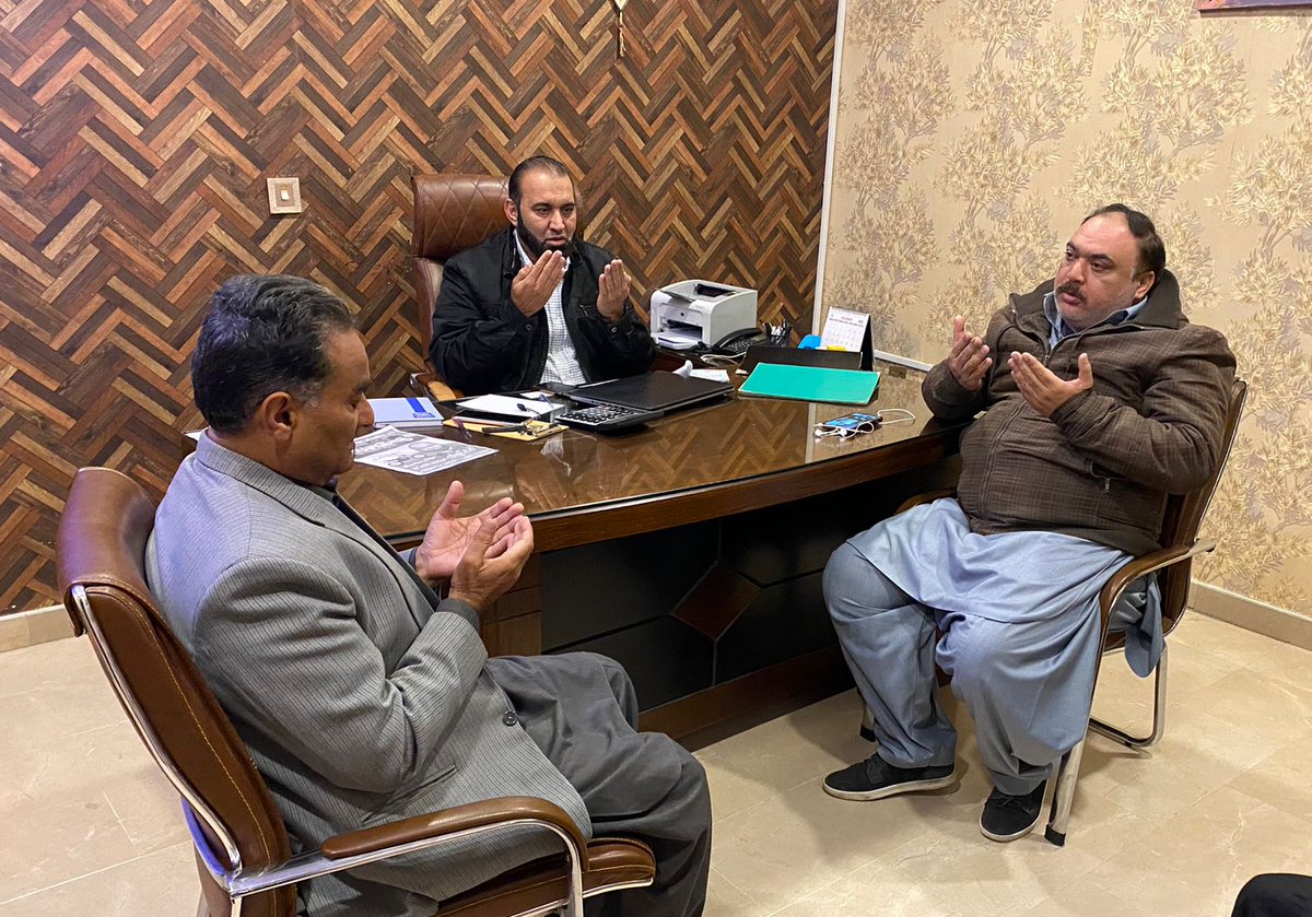PAT_RWPDiv's tweet photo. امیدوار قومی اسمبلی حلقہ این اے 56 محمد ندیم راجہ ،امیدوار صوبائی اسمبلی حلقہ پی پی 16غلام علی خان کی عظمت بٹ مرحوم کے کزن محسن علی بٹ سے ملاقات عظمت بٹ کے انتقال پر تعزیت اور دعائے مغفرت.
#vote4PAT
#NA56
#PP16
#Elections2024
@GhulamAliKhan3
@Patnadeemraja
@RajaAbid_PAT https://t.co/687KIItTpi