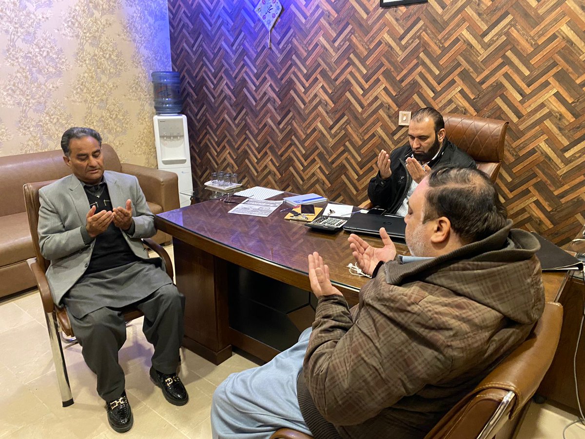 PAT_RWPDiv's tweet photo. امیدوار قومی اسمبلی حلقہ این اے 56 محمد ندیم راجہ ،امیدوار صوبائی اسمبلی حلقہ پی پی 16غلام علی خان کی عظمت بٹ مرحوم کے کزن محسن علی بٹ سے ملاقات عظمت بٹ کے انتقال پر تعزیت اور دعائے مغفرت.
#vote4PAT
#NA56
#PP16
#Elections2024
@GhulamAliKhan3
@Patnadeemraja
@RajaAbid_PAT https://t.co/687KIItTpi