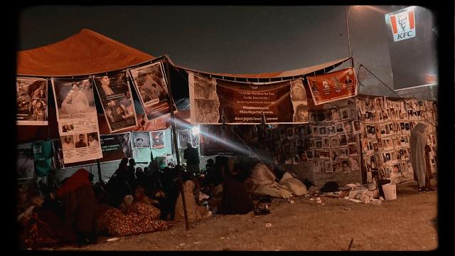 mmatalpur's tweet photo. #BalochProtests are 'Crash Courses' teaching Resistance to tyranny and showing what Dedication, Commitment, Resilience, Political Acumen and Courage under Fire mean.
These qualities terrify those in power and then they start spitting venom against Baloch and their Supporters. https://t.co/rgJ6Za2n1l