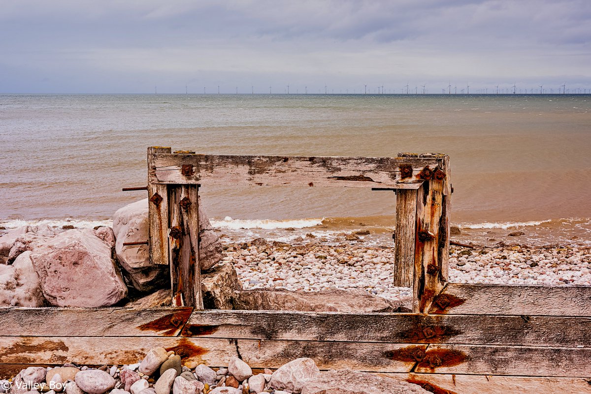 BJRoberts's tweet photo. A New Year's Day morning view of the Irish Sea, rustically framed by a Llanddulas beach breakwater. @Ruth_ITV @ItsYourWales @WalesCoastPath @NWalesSocial @OurWelshLife @northwaleslive @northwalescom @AllThingsCymru #Llanddulas #Beach #IrishSea #FramedView #January #Winter #Wales https://t.co/UX8UCp0ORN
