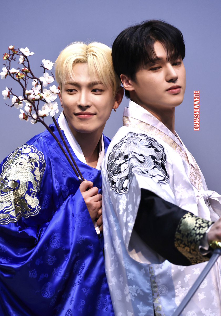 dianasnowwhite's tweet photo. 240102 우영 - minirecord 대면 📸
Beautiful TOPAZ 😘 오늘도 감사합니다 💋

#WOOYOUNG #HONGJOONG  #우영 
#정우영 #wooyoung_best @ATEEZofficial https://t.co/6Ps7g5jH3S