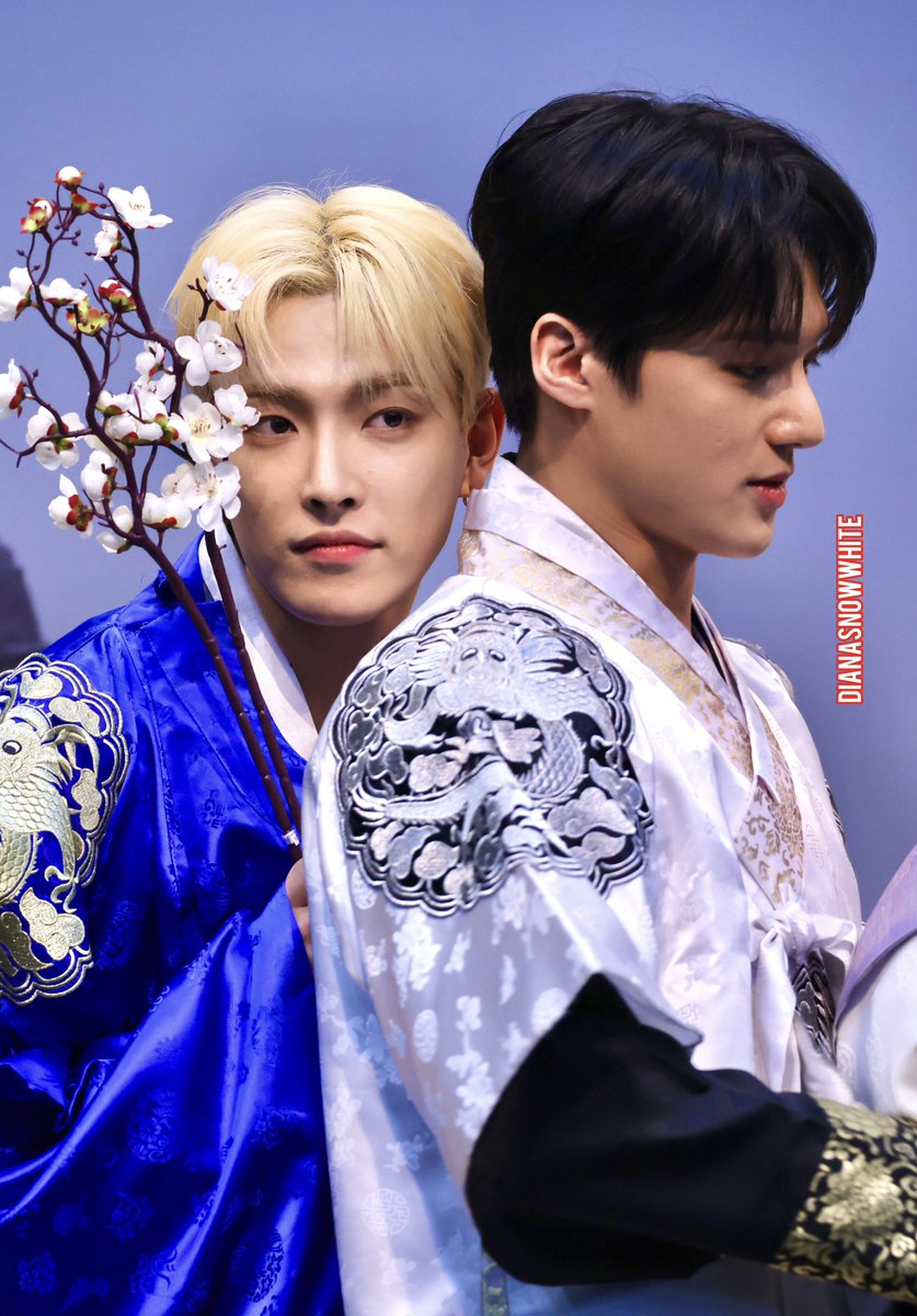 dianasnowwhite's tweet photo. 240102 우영 - minirecord 대면 📸
Beautiful TOPAZ 😘 오늘도 감사합니다 💋

#WOOYOUNG #HONGJOONG  #우영 
#정우영 #wooyoung_best @ATEEZofficial https://t.co/6Ps7g5jH3S
