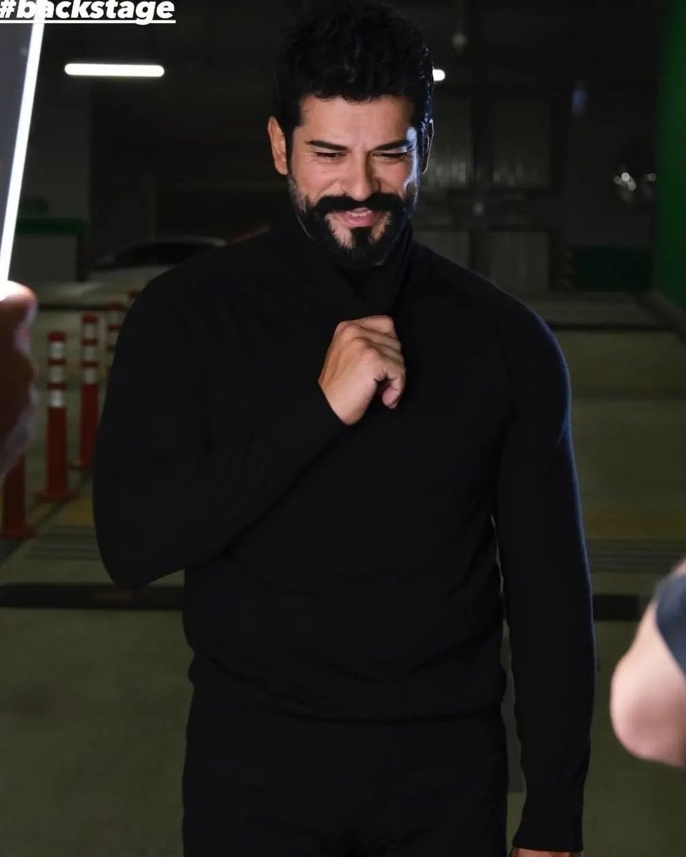 النجم بوراك اوزجيفيت من جلسة تصوير لصالح GQ : " استطيع أن أقول إن أهم المشاعر بالنسبة لي هي المشاعر التي تحدد هويتي ؛ الضمير والتعاطف والرحمة ... ولهذا أحاول أن أبني حياتي على هذه المشاعر "

#KuruluşOsman 
#BurakÖzçivit