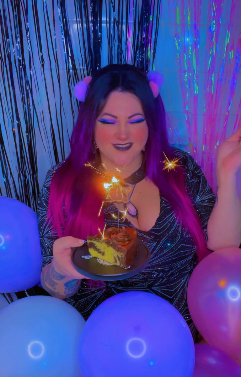 GothgirlCosplay's tweet photo. Capricorn Season baby ♑️ https://t.co/zAgBjxcbMo