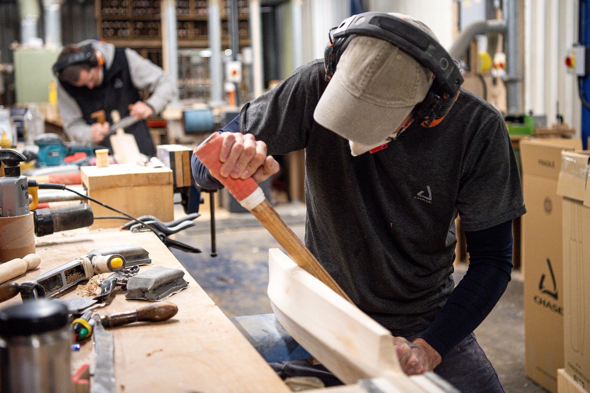 ChaseCricket's tweet photo. The workshop has reopened, and our bat makers are hard at work! With fresh new bats coming through - It's the best way to start the New Year! 

#makersnotfakers #chasecricket #cricketbats #cricketbatmaker #cricketbatmanufacturer #cricketbatworkshop https://t.co/0Ba4BXCSSz