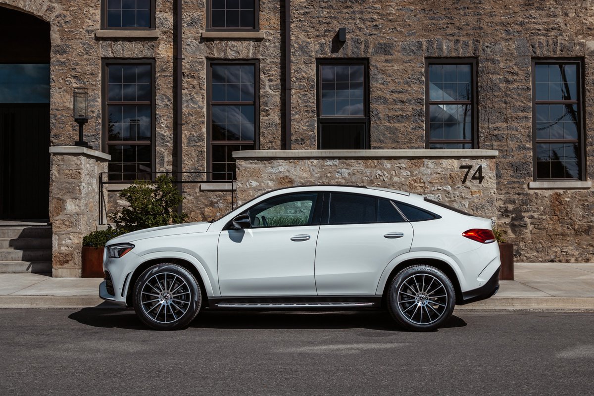 MBKitchener's tweet photo. The GLE Coupe's sleek silhouette and sporty design redefine the driving experience, seamlessly blending sophistication and practicality. The dynamic lines and contours not only catch the eye but also embody the essence of modern luxury. https://t.co/Xy4odTvTbu