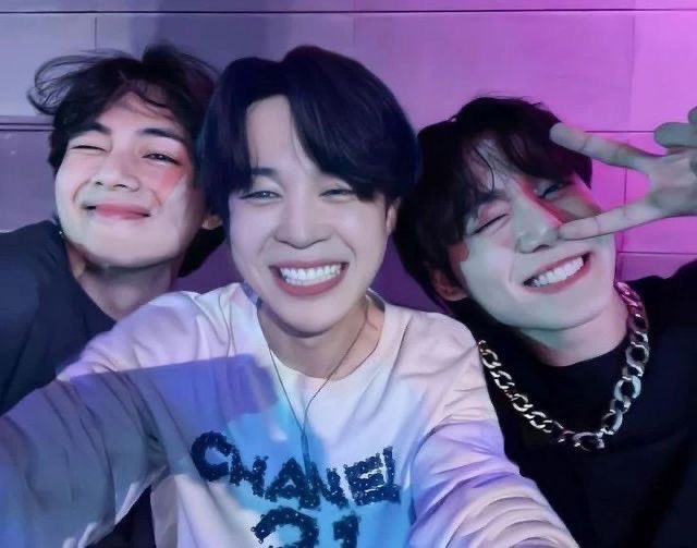 3 มักเน่ไลน์ชนะรางวัลในงาน Seoul Music Awards ครั้งที่ 33 มาเทรนแท๊กกันค่า คนละรี คนละเมนชั่น

CONGRATULATIONS JIMIN
CONGRATULATIONS TAEHYUNG
CONGRATULATIONS JUNGKOOK