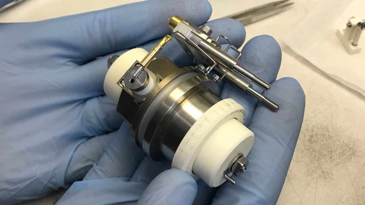 A @umdgeology-led team developed a new instrument specifically tailored to the needs of @NASA space missions. The team’s paper on the device was published in @NatureAstronomy in early 2023. Read more at #10 on our top stories of 2023: go.umd.edu/topstories2023