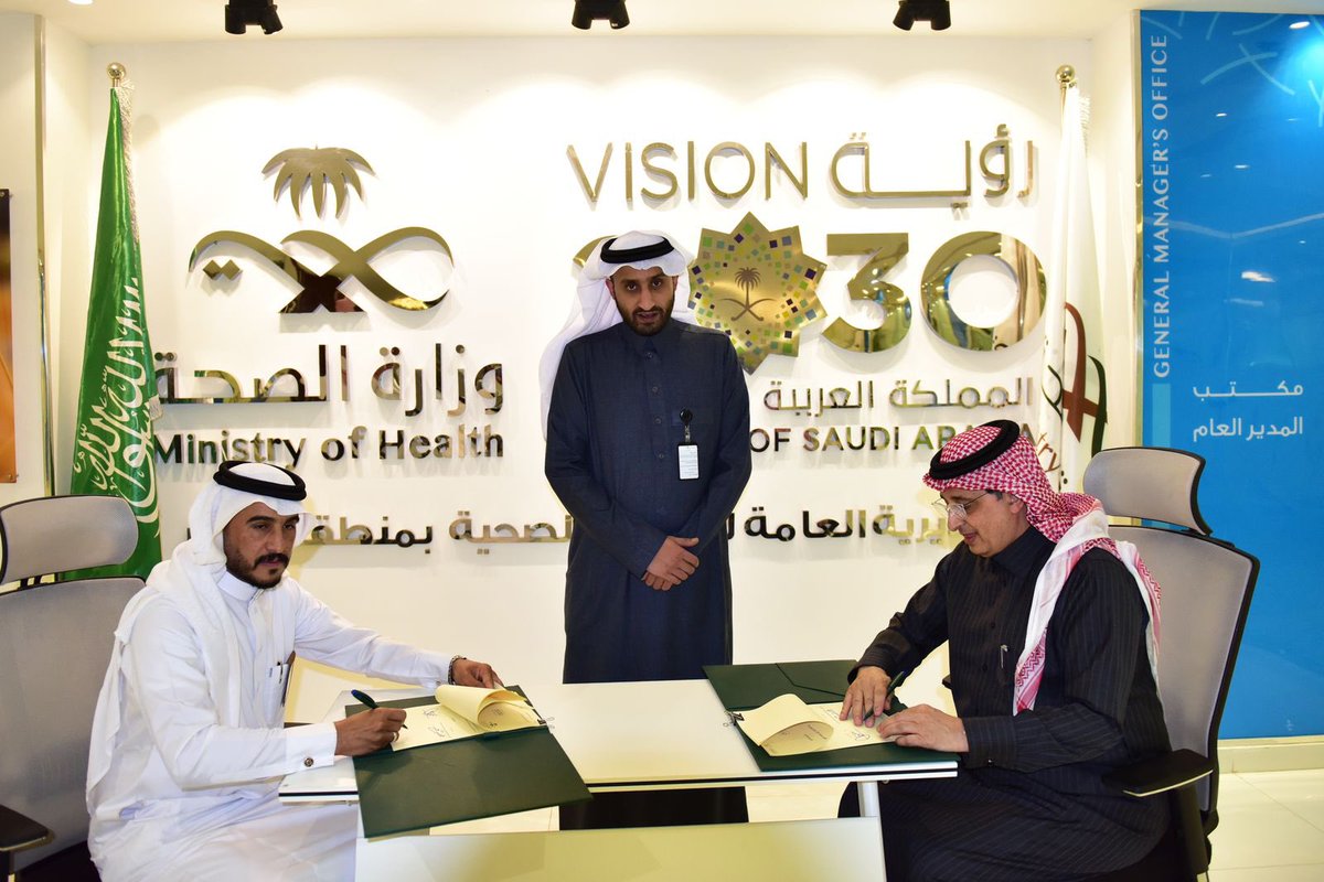 assirhealth's tweet photo. #صور : 📸 

برعاية وحضور سعادة مدير عام الشؤون الصحية بمنطقة عسير : 

#صحة_عسير ورجل الأعمال علي بن سليمان الشهري يوقعان اتفاقية شراكة مجتمعية لتوريد وتركيب جهاز الأشعة المقطعية بمستشفى تنومه العام ، وذلك حسب المقاييس والمعايير السعودية المعتمدة.
حضر التوقيع نيابةً عن رجل الأعمال علي بن سليمان الشهري ، شقيقه الأستاذ عامر بن سليمان الشهري .