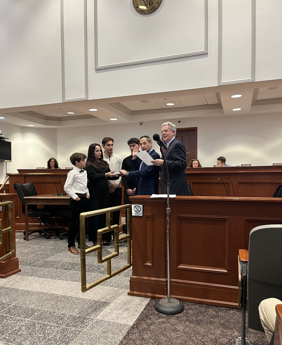 Congratulations to Metuchen's <a href="/mayorbusch/">Mayor Jonathan M. Busch</a> on being sworn in to serve a second term!