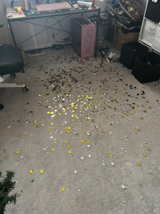 It&rsquo;s all fun and games until you&rsquo;re cleaning up TWO confetti poppers 🖕🏼😑 https://t.co/X9D7oCexPv
