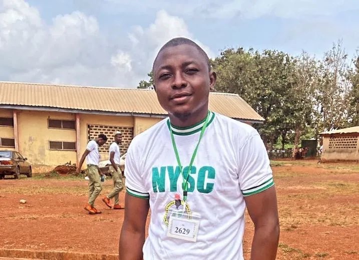 NigeriaStories's tweet photo. NIGERIAN reporter Umar Audu went undercover, bagged a Cotonou university degree in 6 weeks, participated in NYSC scheme without being caught 🤯.

So Some people are moving with degrees they got in six weeks 😳? 

A fantastic piece of investigative journalism 

What’s your take on this ?