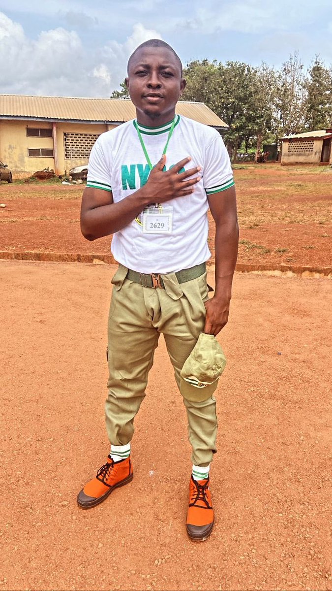 NigeriaStories's tweet photo. NIGERIAN reporter Umar Audu went undercover, bagged a Cotonou university degree in 6 weeks, participated in NYSC scheme without being caught 🤯.

So Some people are moving with degrees they got in six weeks 😳? 

A fantastic piece of investigative journalism 

What’s your take on this ?