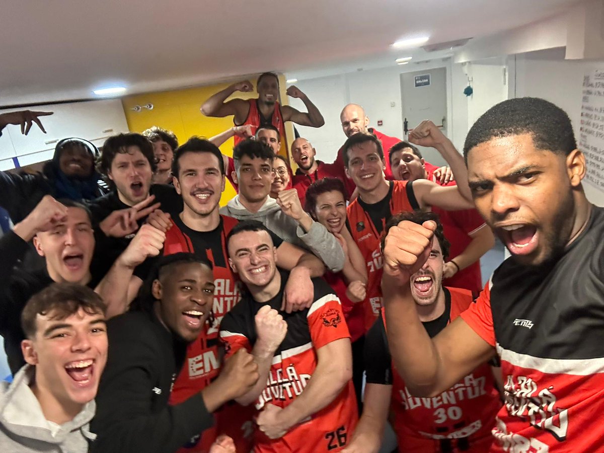 ¿Para empezar el 2024 bien antes del primer partido de mañana? Es que nos ha faltado algo.

Pues... La clásica 📸✊

#CiudadHistorica