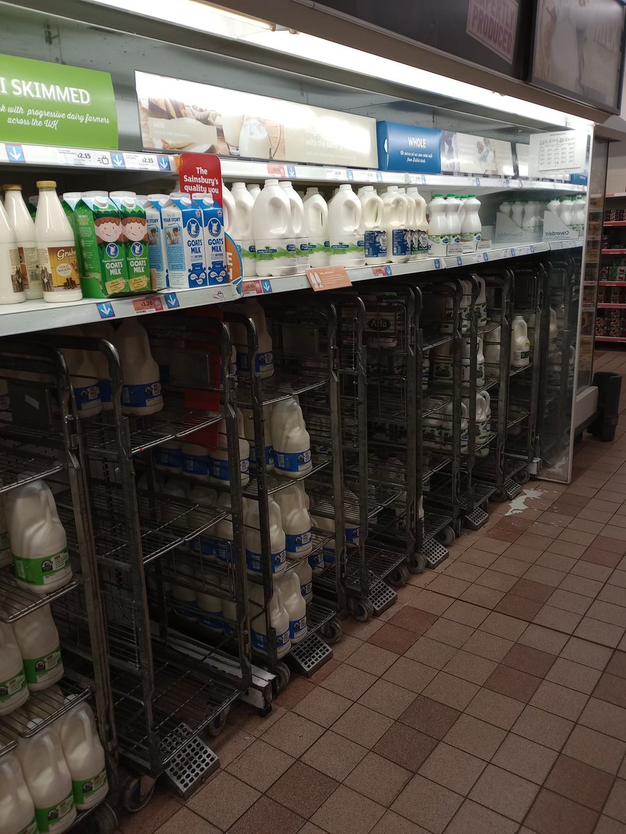 PatrickLoomer's tweet photo. @sainsburys . Where you literally cannot buy a pint of milk. #sainsburys https://t.co/eAqwrLaKlZ