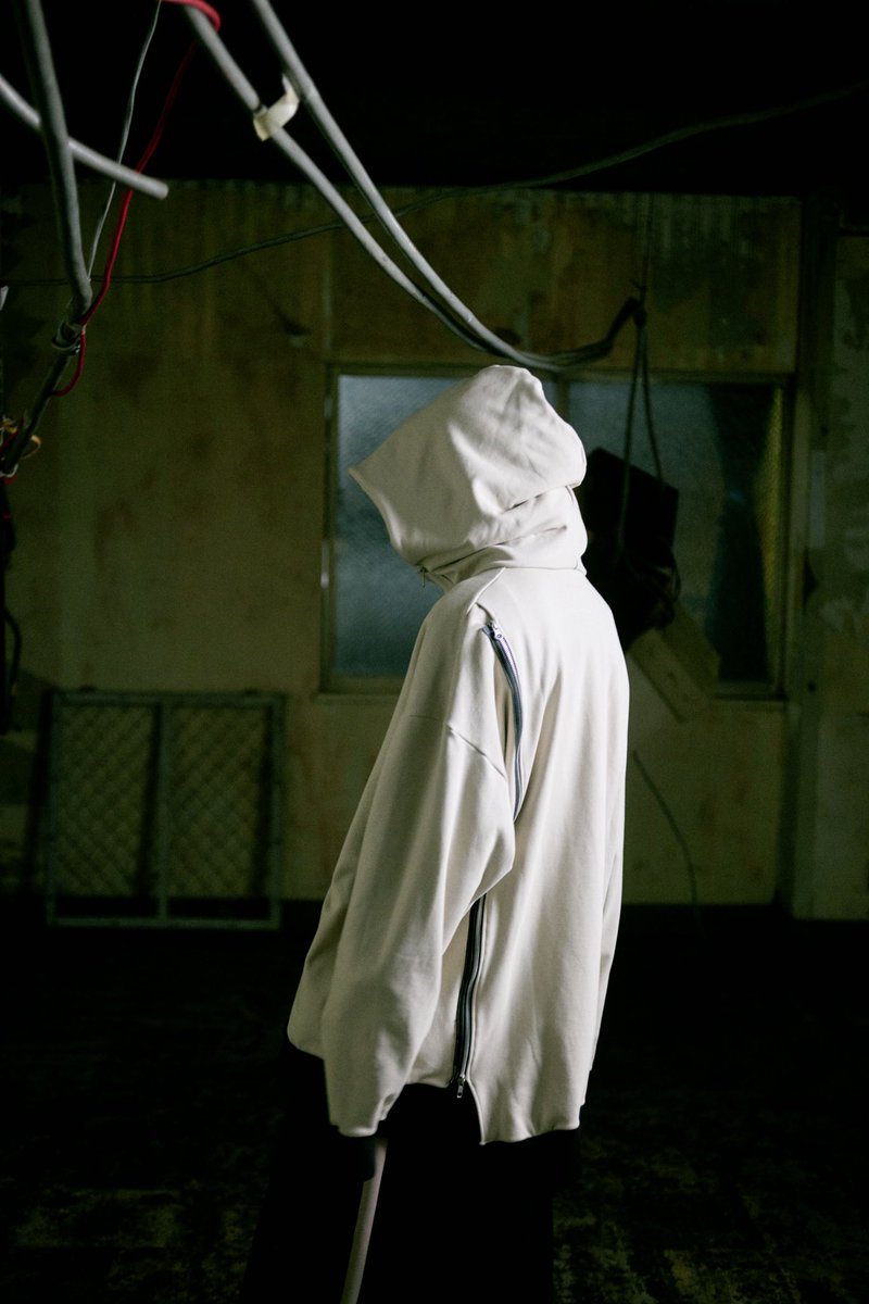 some0658's tweet photo. 【 プレゼント企画 】

新作コレクションより〔Parted around zip hoodie〕を一名様に。

応募方法は
①フォロー
②ツイートを「いいね」
③ご希望のカラー、ブラックorグレージュのどちらかをリプ欄で教えてください。

締め切りは1/8 23:59まで。

ご応募お待ちしております💐

https://t.co/5mrrl6yIG6