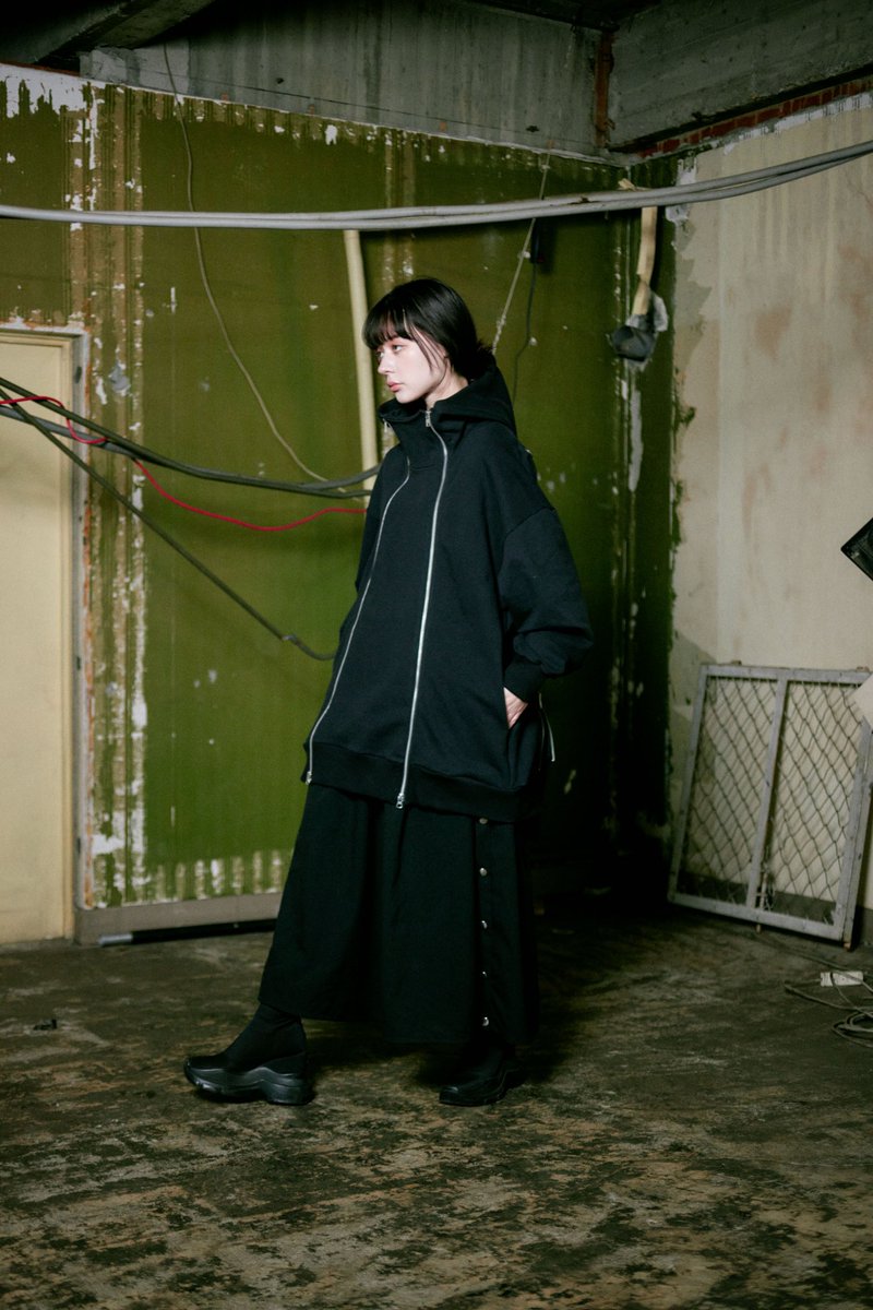 some0658's tweet photo. 【 プレゼント企画 】

新作コレクションより〔Parted around zip hoodie〕を一名様に。

応募方法は
①フォロー
②ツイートを「いいね」
③ご希望のカラー、ブラックorグレージュのどちらかをリプ欄で教えてください。

締め切りは1/8 23:59まで。

ご応募お待ちしております💐

https://t.co/5mrrl6yIG6