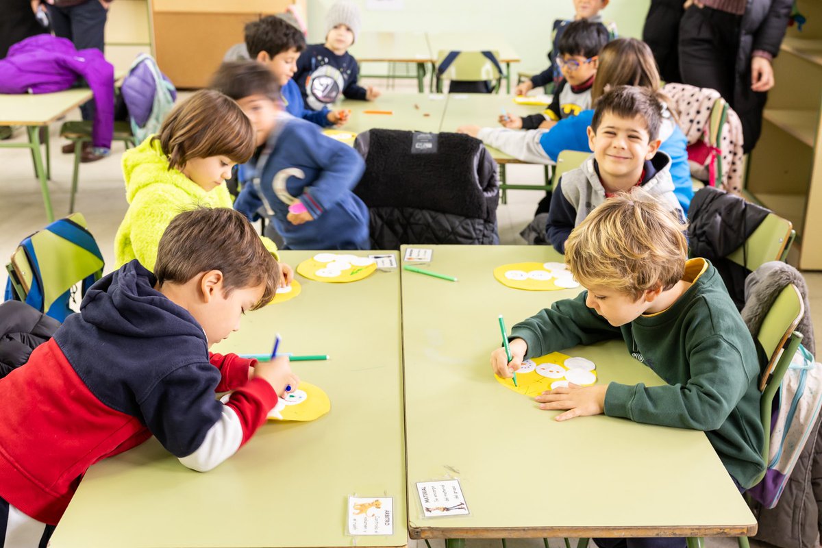 ayto_pozuelo's tweet photo. El Ayuntamiento de Pozuelo facilita la conciliación familiar en Navidad con la apertura de tres colegios

Durante estos días más de 200 niños participan en el programa “Christmas School” que se celebra en los centros Las Acacias, Príncipes de Asturias y Asunción de Nuestra Señora https://t.co/dgYs2Djrno