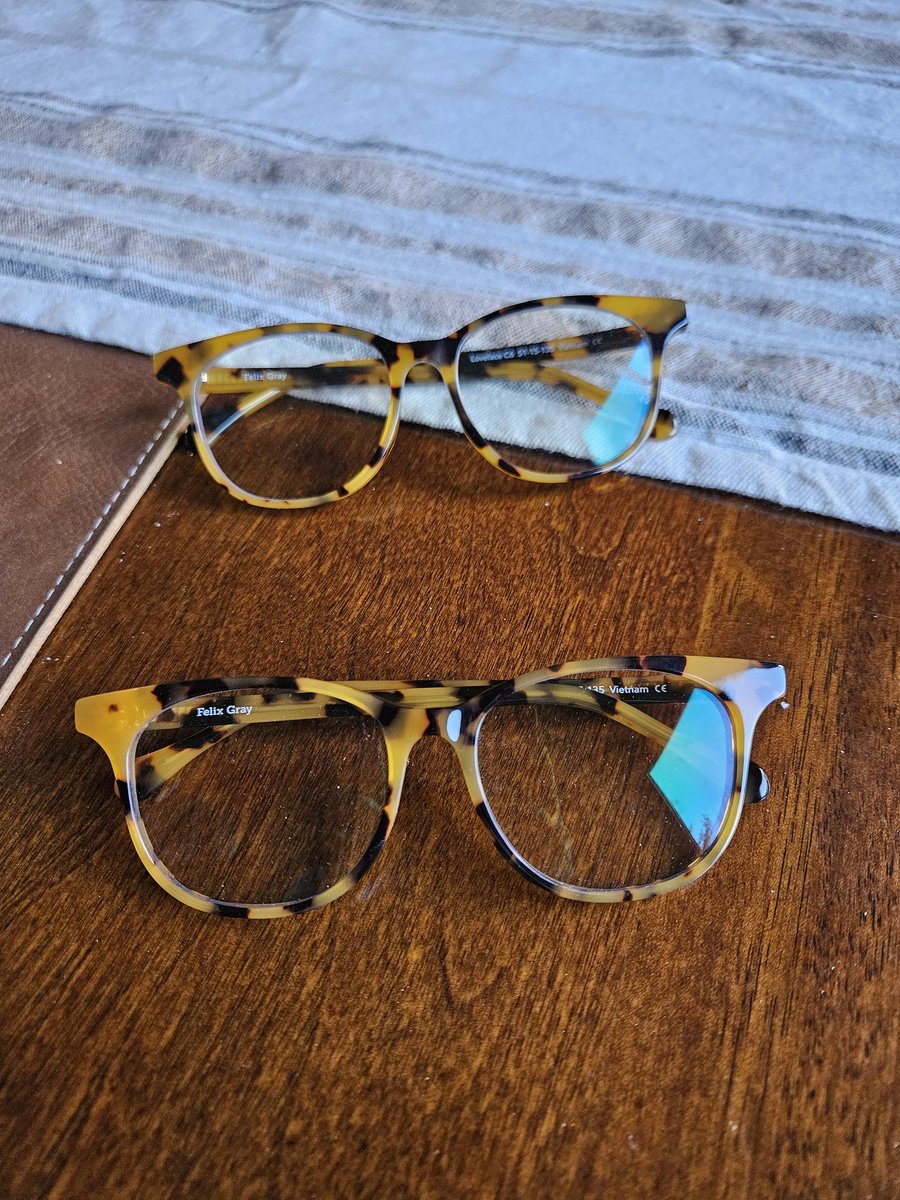 called_arlo's tweet photo. @felixgrays what a joke. Even the replacements are a dud. Nowhere near the color advertised. Waste of time and money. https://t.co/z0SSvOOWiT