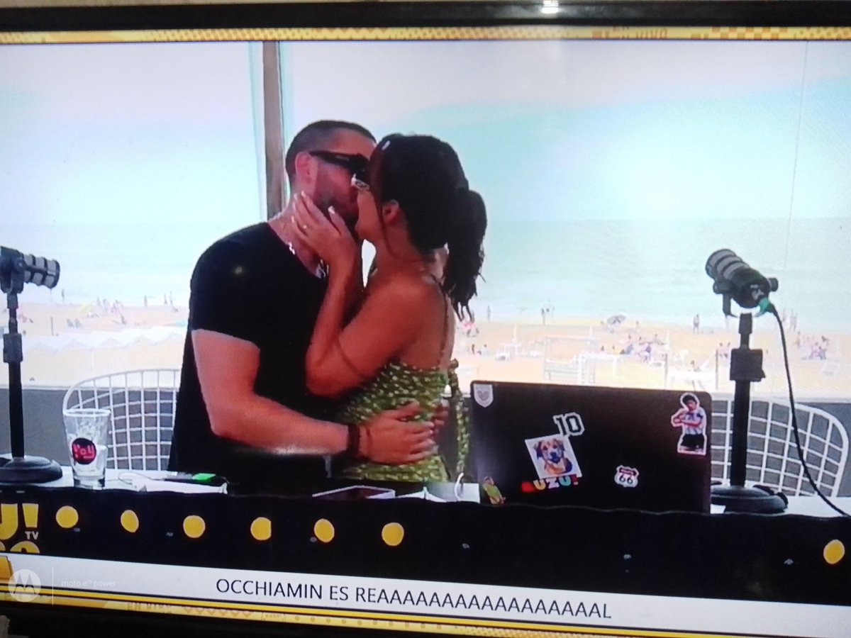 styleshavanna's tweet photo. FLOR LE DIJO TE AMO REPITO LE DIJO TE AMO #occhiamin https://t.co/piQaNdfRZ3