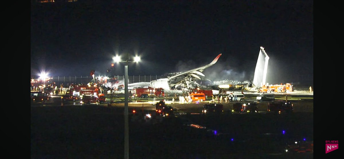 SOMA747400's tweet photo. 未だに煙は出てるし、もう主翼とエンジンが残るのみ、、 https://t.co/wC0e0WD3xB