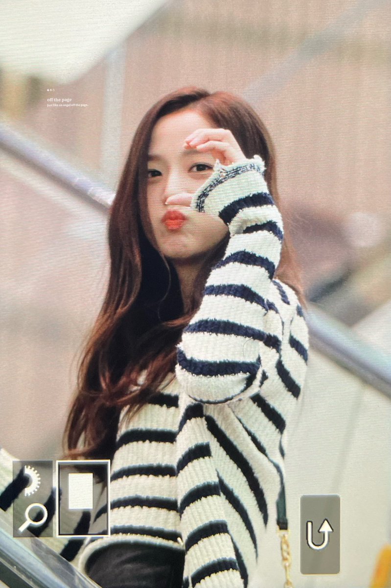 pinksooyaaaa's tweet photo. Hi Jisoo happy birthday, my prayers are all the best for you. Hopefully whatever you will do goes according to your plan, I hope you will always be happy and I love you ♥️
HAPPY JISOO DAY
#OurPreciousJISOODay
#꽃향기_가득한_지수생일_왔단다 https://t.co/rg7kCO12Re