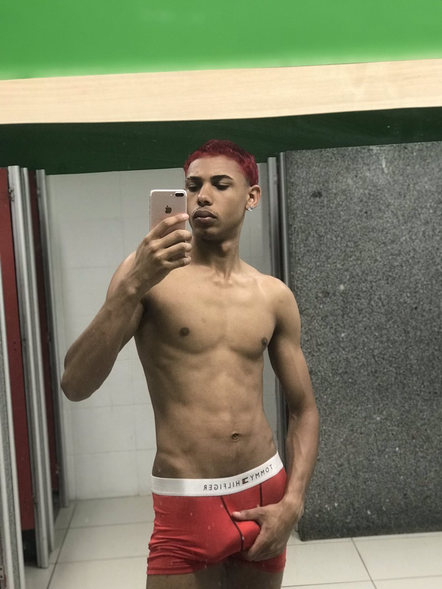 Thiago3lp7's tweet photo. Red 🥵❤️ https://t.co/j0gsaLPIx0
