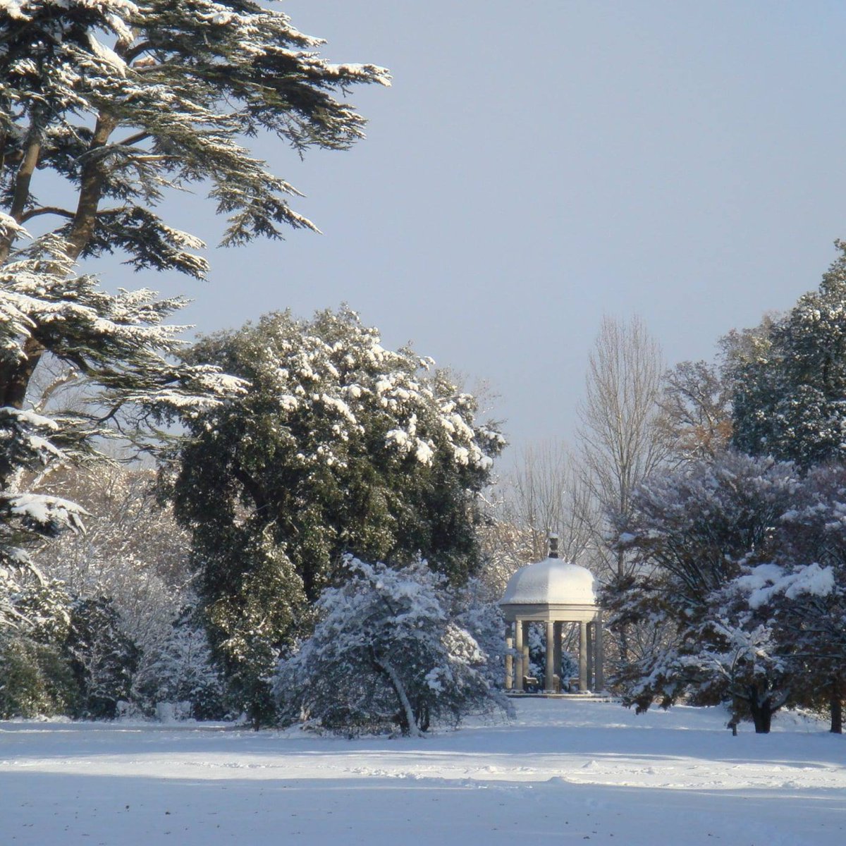 PartiesToGoUK's tweet photo. In the heart of winter, snow can often make an appearance at your event venue. These pictures were taken at our partner venue, @BignorPark, in West Sussex – and make this stunning location even more magical and memorable.

#WinterWeddings #WhiteWedding #EventsPlanning https://t.co/H1cWZGghRe