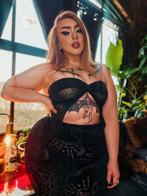 Watch 🦇 𝖑𝖎𝖈𝖍𝖑𝖎𝖓𝖌𝖘 | OF 🖤💋's leaked NSFW photo on TwXstars