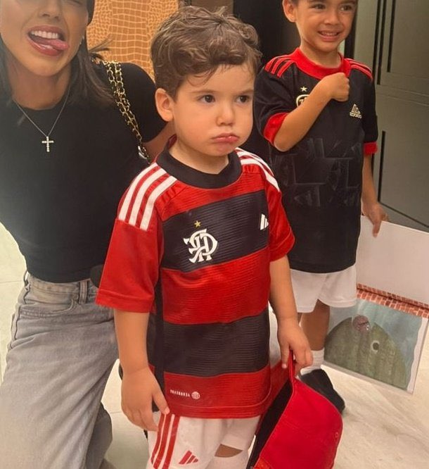 minha reação vendo q o totói vai ter que usar a camisa de outro time: